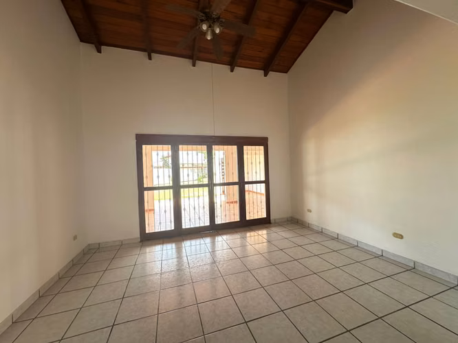 Renta de Casa Privada – Excelente Ubicación