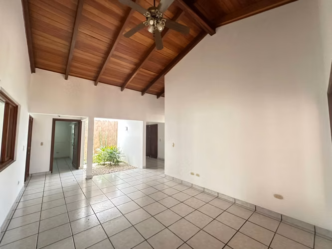 Renta de Casa Privada – Excelente Ubicación