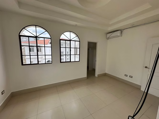 Renta de Casa en Las Colinas – Condominio Privado - Imagen 9