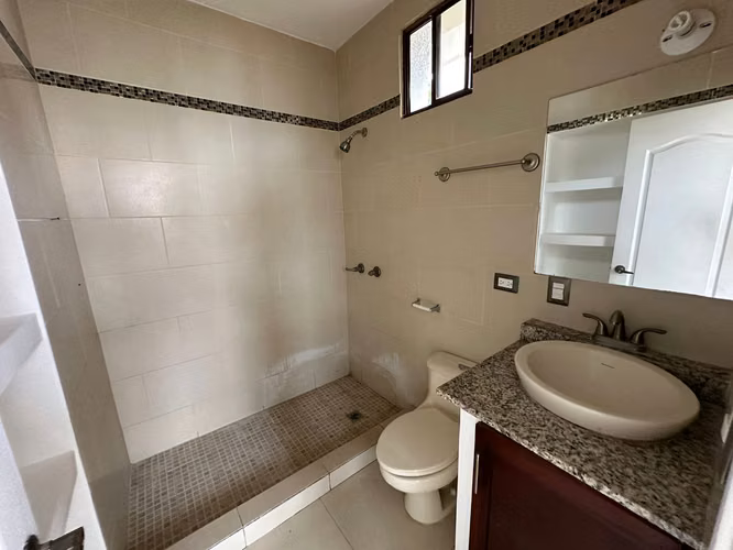 Renta de Casa en Las Colinas – Condominio Privado - Imagen 12