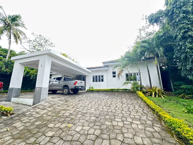 Casa en Renta – Condominio Privado en Santo Domingo - Imagen 4