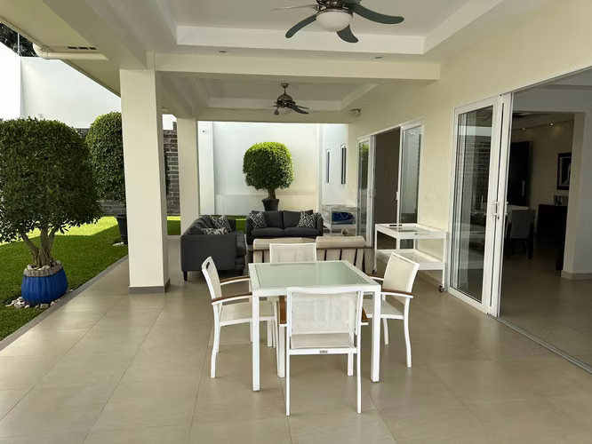 Casa en Renta – Condominio Privado en Santo Domingo