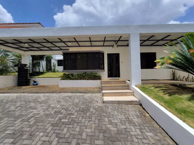  En venta casa en Jardines de Santo Domingo FP