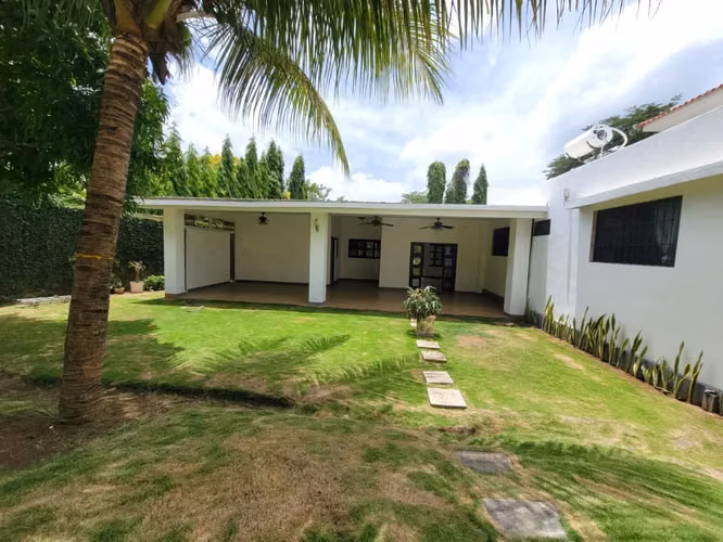  En venta casa en Jardines de Santo Domingo FP