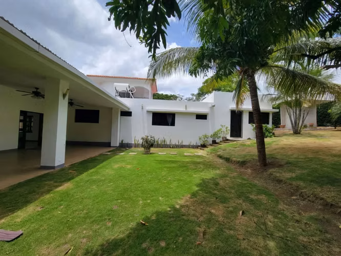  En venta casa en Jardines de Santo Domingo FP