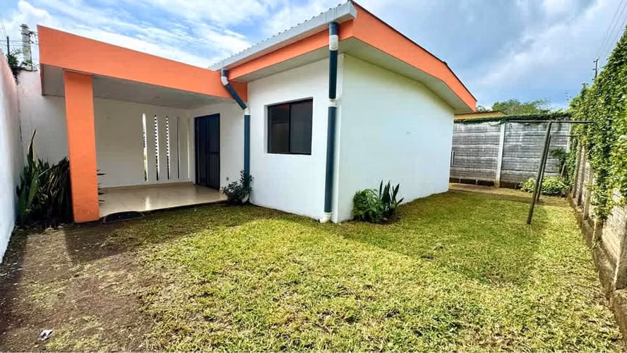 En venta casa en Residencial Monteclara – Km 13 Carretera a Masaya FP