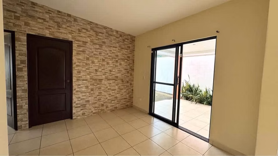 En venta casa en Residencial Monteclara – Km 13 Carretera a Masaya FP