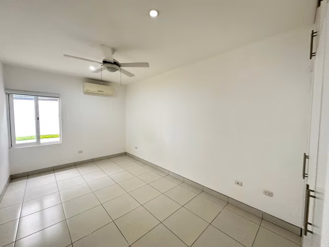 Casa en Las Colinas – Moderna en Condominio - Imagen 9