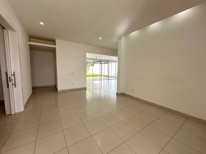 Casa en Las Colinas – Moderna en Condominio - Imagen 5
