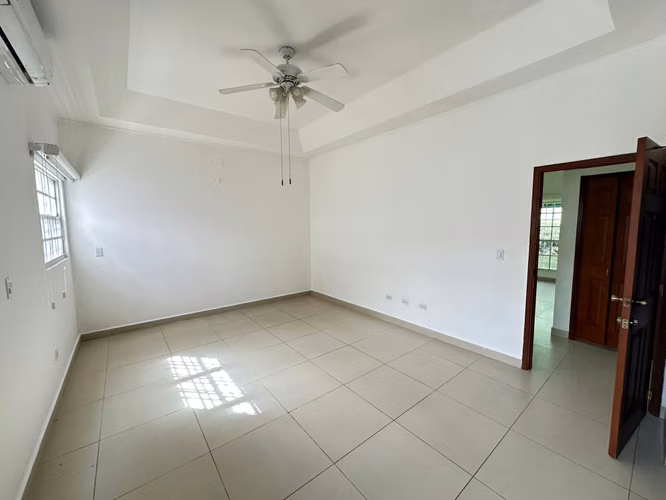 Casa en Las Colinas – Moderna en Condominio - Imagen 8