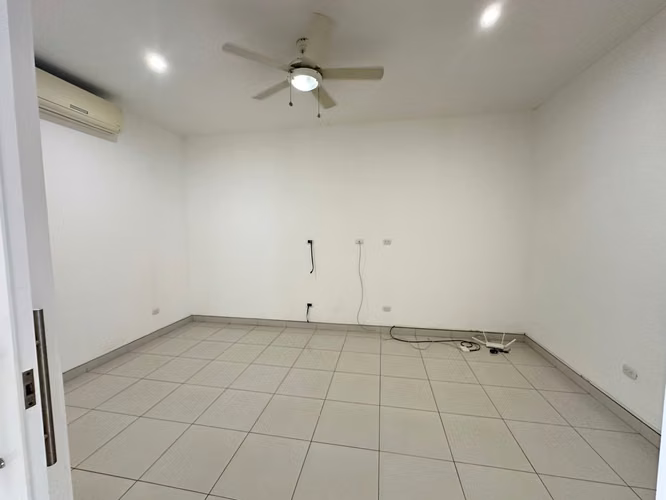 Casa en Las Colinas – Moderna en Condominio - Imagen 12