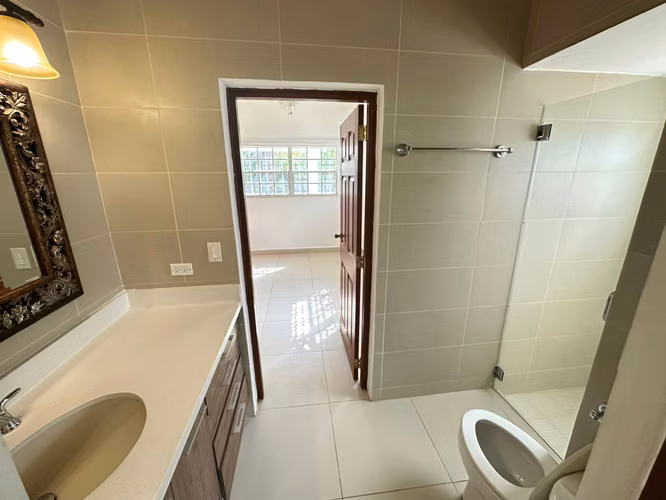 Casa en Las Colinas – Moderna en Condominio - Imagen 11