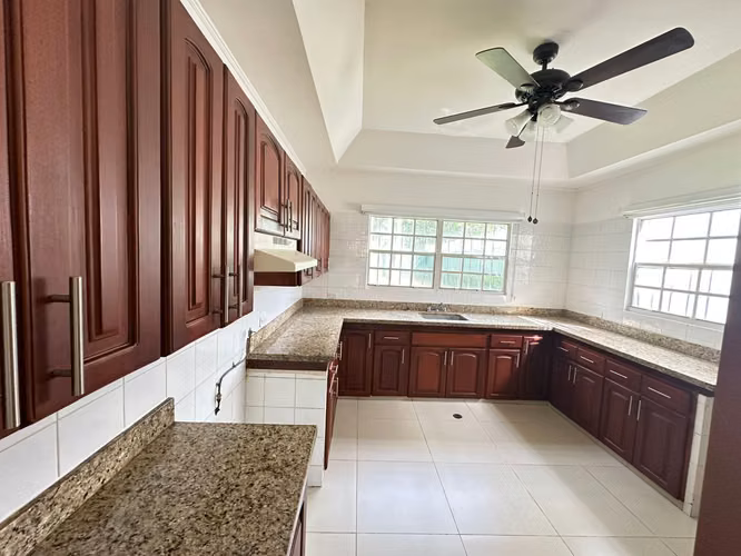 Se Vende Casa en Altos de Santo Domingo