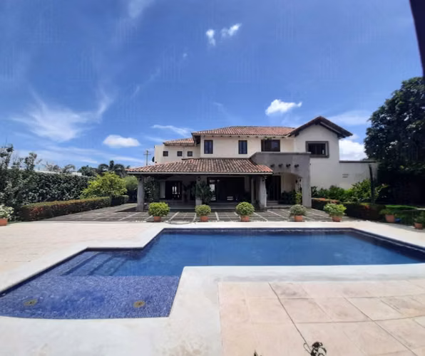 Residencia de Lujo con Piscina – La Estancia de Santo Domingo
