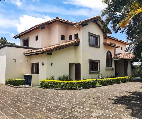 Residencia de Lujo con Piscina – La Estancia de Santo Domingo