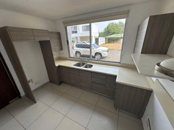 Venta de Casa de 2 pisos – Santo Domingo - Imagen 3