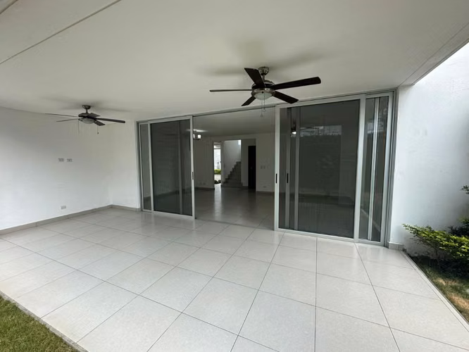 Venta de Casa de 2 pisos – Santo Domingo - Imagen 7