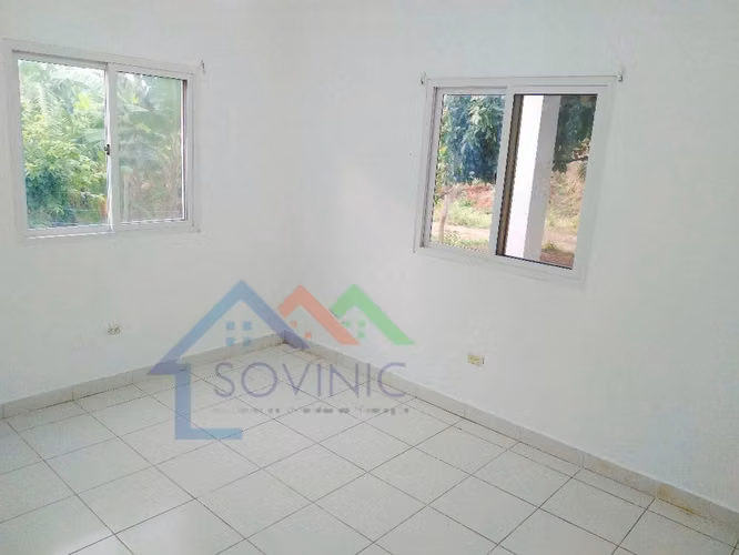 Casa con terreno amplio en San Isidro de la cruz verde.