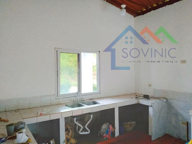 Casa con terreno amplio en San Isidro de la cruz verde.