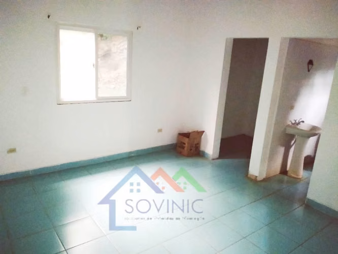 Casa con terreno amplio en San Isidro de la cruz verde.