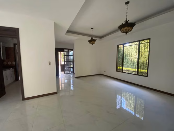FP' Se vende amplia propiedad residencial Residencial los Almendros