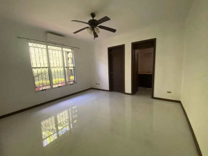 FP' Se vende amplia propiedad residencial Residencial los Almendros
