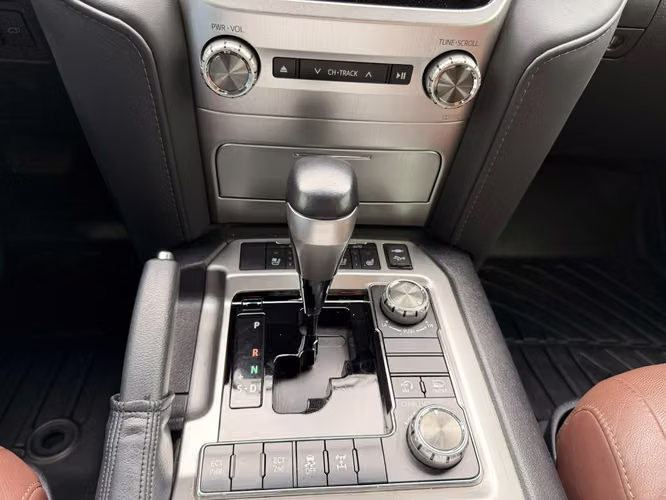 TOYOTA LAND CRUISER VX FULL EXTRA