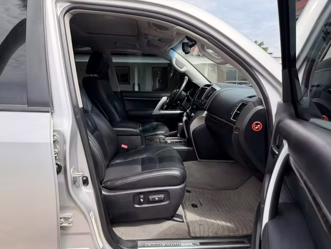 TOYOTA LAND CRUISER VX FULL EXTRA