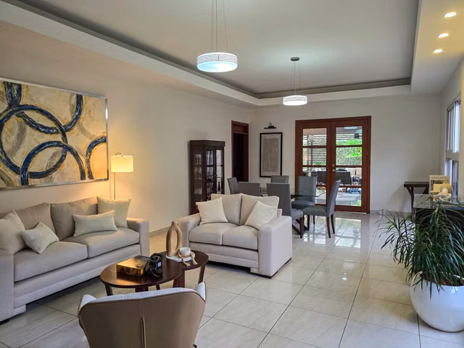 Se vende casa con terreno extra en Terrazas de Santo Domingo 