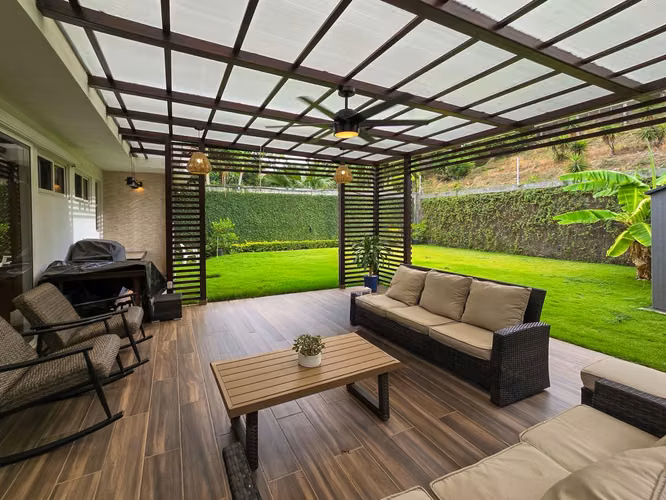 Se vende casa con terreno extra en Terrazas de Santo Domingo 