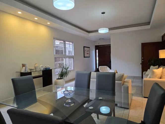 Se vende casa con terreno extra en Terrazas de Santo Domingo 