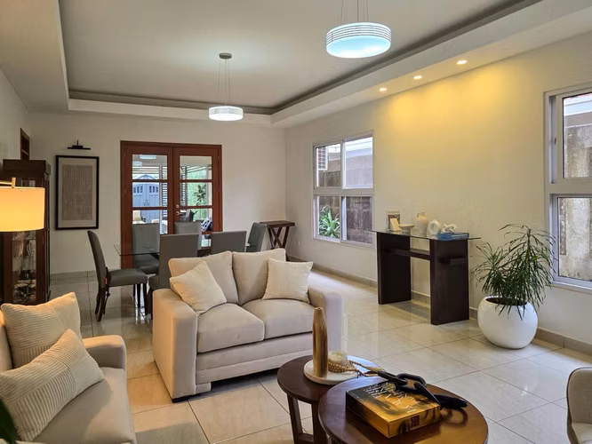 Se vende casa con terreno extra en Terrazas de Santo Domingo 