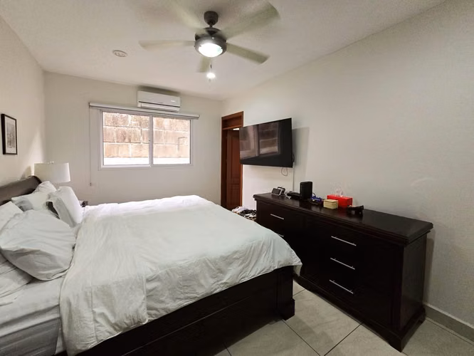 Se vende casa con terreno extra en Terrazas de Santo Domingo 