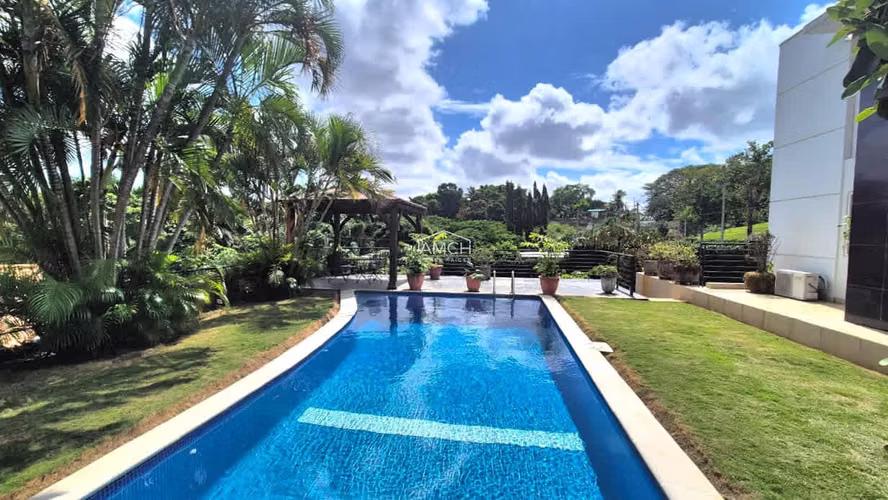 AM - Venta de Amplia Propiedad en Villa Fontana Sur, Managua