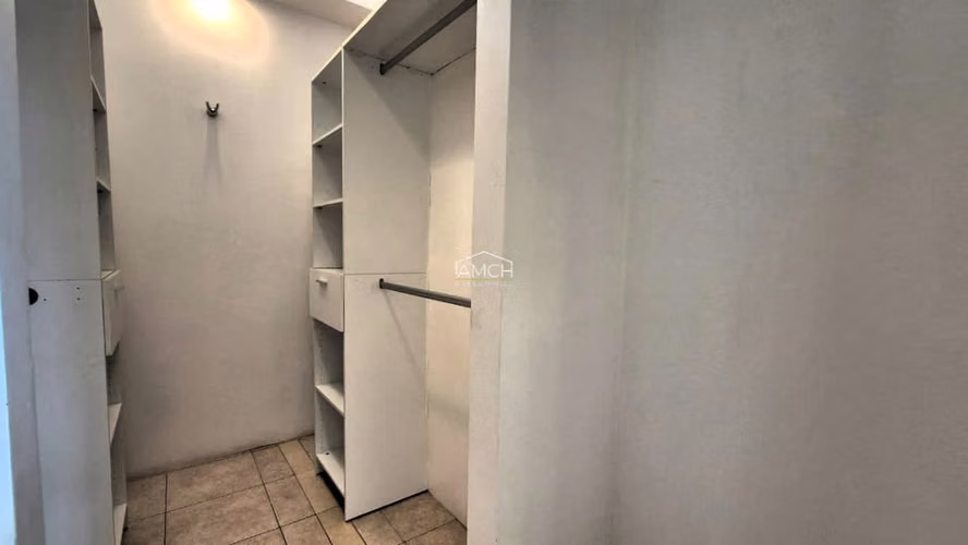 AM - Venta de Amplia Propiedad en Villa Fontana Sur, Managua