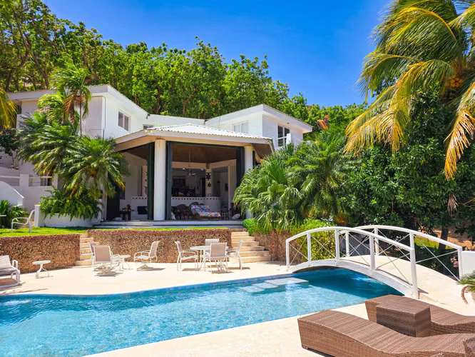 KC-Se vende Bella casa con piscina en La Talanguera San Juan del Sur