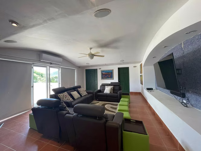 KC-Se vende Bella casa con piscina en La Talanguera San Juan del Sur