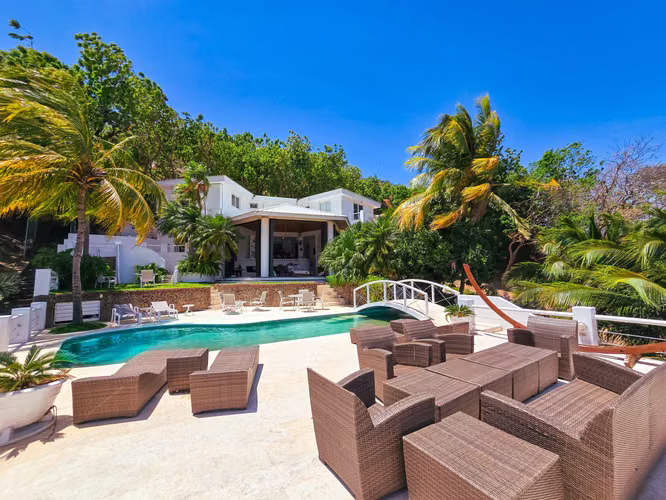 KC-Se vende Bella casa con piscina en La Talanguera San Juan del Sur