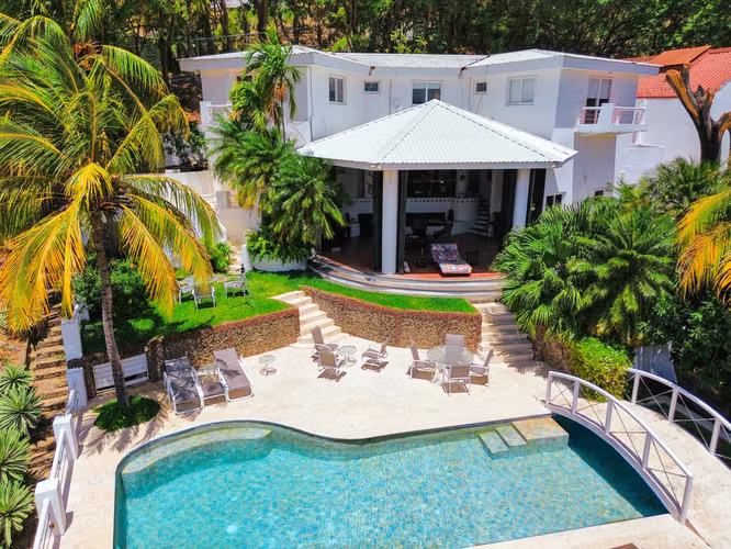 KC-Se vende Bella casa con piscina en La Talanguera San Juan del Sur