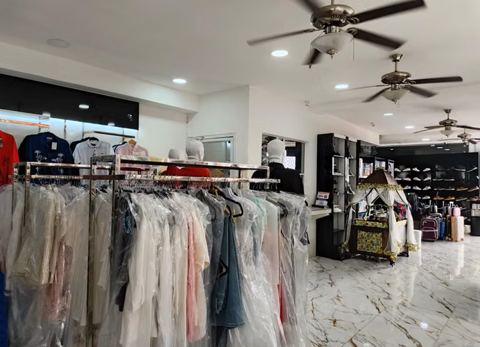 MERCADO ORIENTAL - SE RENTA DE EDIFICIO COMERCIAL ESQUINERO - Imagen 4