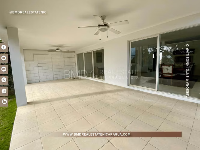 Se vende o renta moderna residencia en condominio de Santo Domingo BG