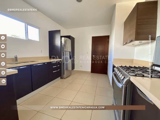 Se vende o renta moderna residencia en condominio de Santo Domingo BG