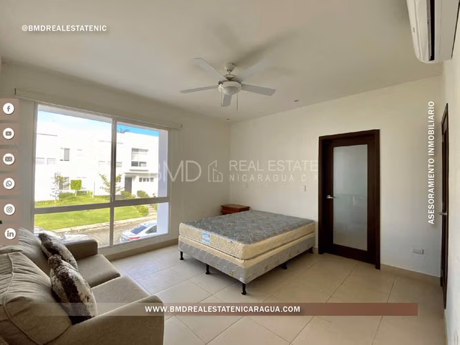 Se vende o renta moderna residencia en condominio de Santo Domingo BG