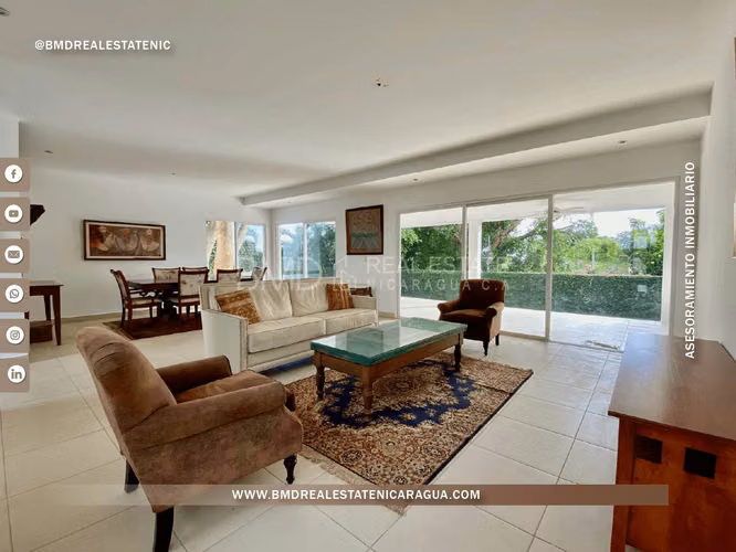 Se vende o renta moderna residencia en condominio de Santo Domingo BG