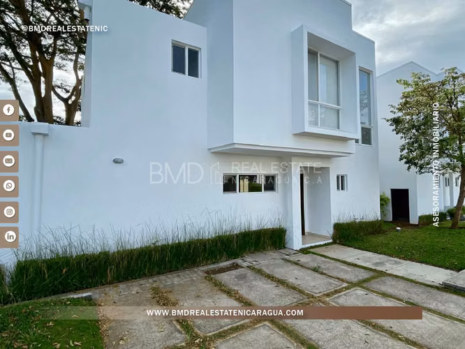 Se vende o renta moderna residencia en condominio de Santo Domingo BG