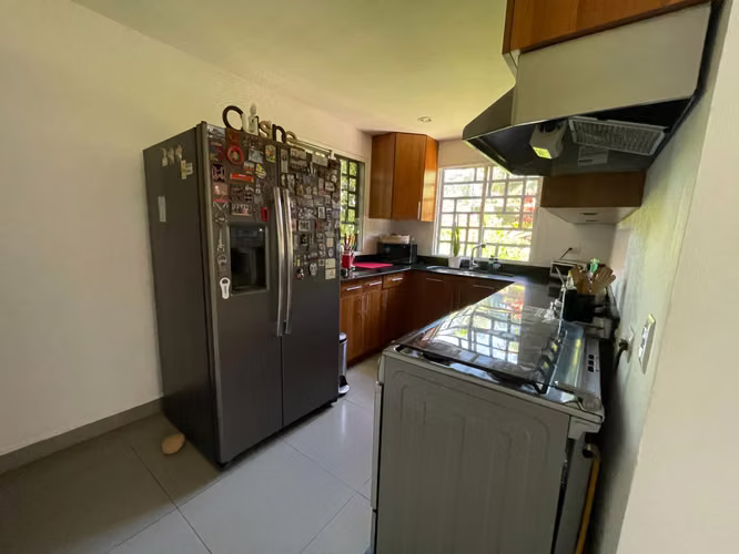 YA-Vendo moderna casa en excelente ubicación en Santo Domingo, Managua