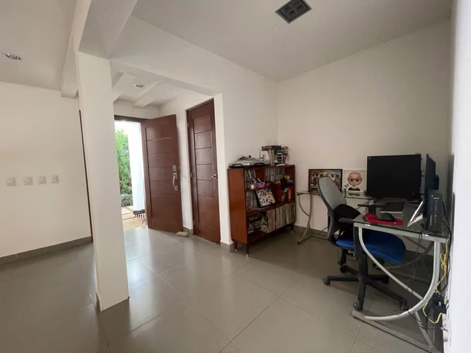 YA-Vendo moderna casa en excelente ubicación en Santo Domingo, Managua