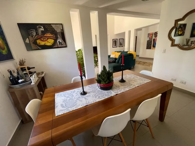 YA-Vendo moderna casa en excelente ubicación en Santo Domingo, Managua