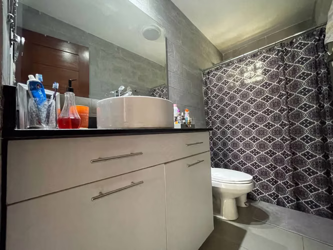 YA-Vendo moderna casa en excelente ubicación en Santo Domingo, Managua