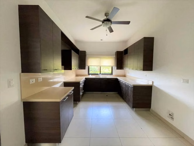 Se Vende Casa con Piscina en Condominio en Santo Domingo. U$400,000 dolares - Imagen 9